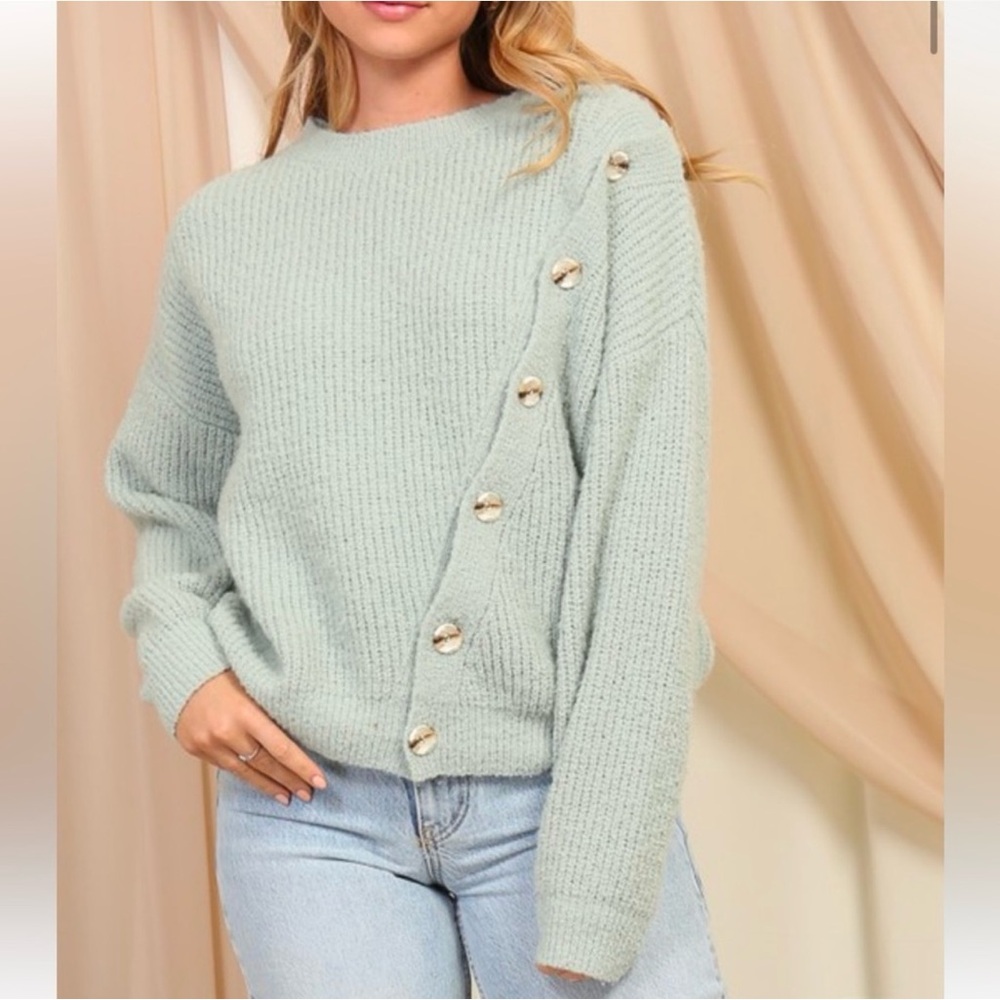 ⭐️NEW⭐️Mint Sweater with Buttons
